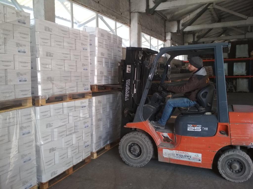 Arriba a Lviv (Ucraïna) el primer carregament d'ajuda que va sortir d'Itàlia fa dos dies amb vàries tones de menjar per a nadons
